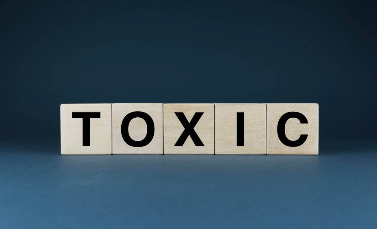 Nguồn gốc của Toxic là gì?