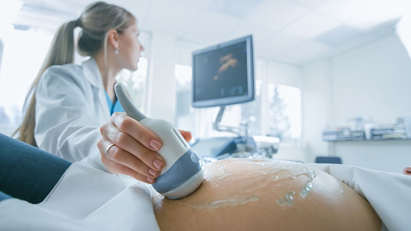 Sau mỗi lần siêu âm các mẹ bầu có thể cầm hình ảnh siêu âm của mình về nhà